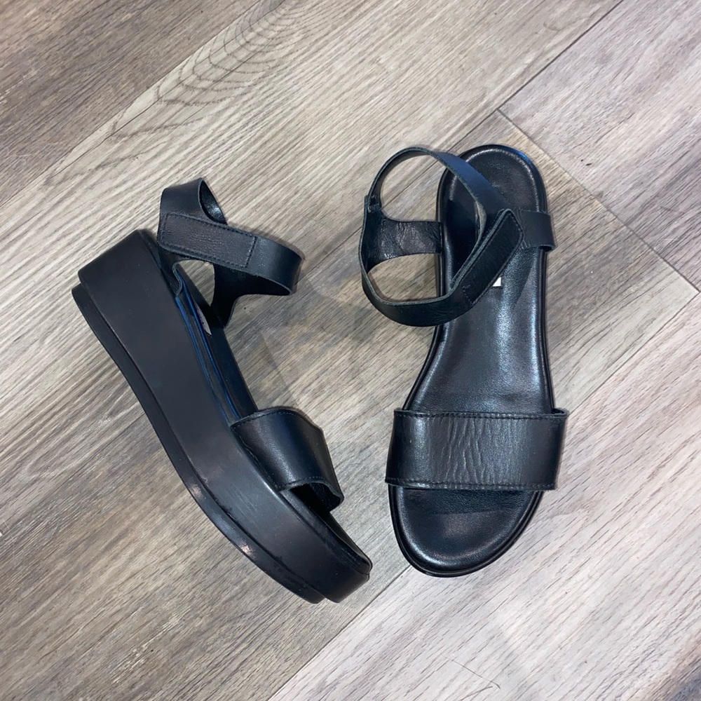 STEVE MADDEN Eastside Black Leather Platform Sandals (7.5)